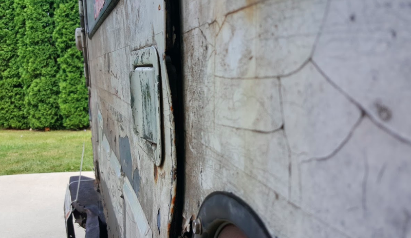 Illustration for article titled My $500 Postal Jeep Got Rammed By A Hummer H2 And Somehow I'm Still Alive